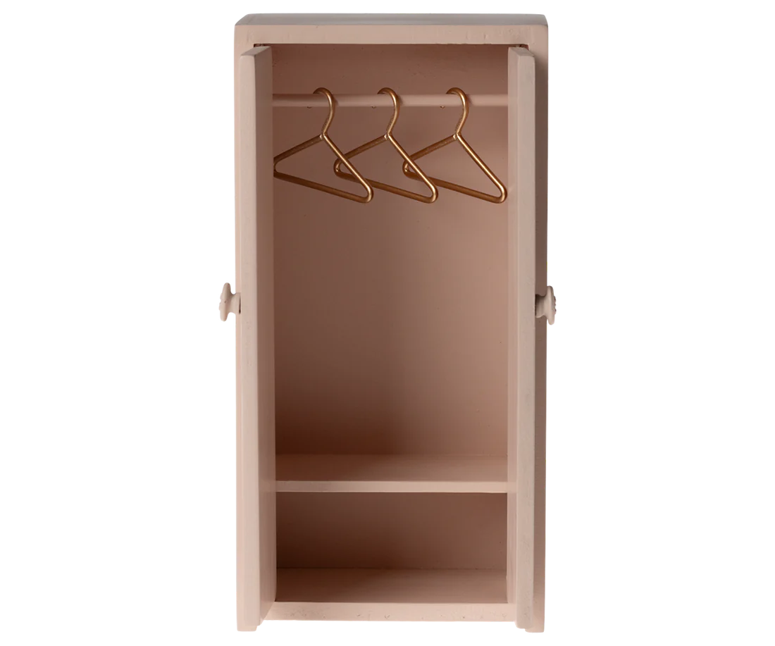 Maileg - Houten kast, klein, met hangers - Light Rose.