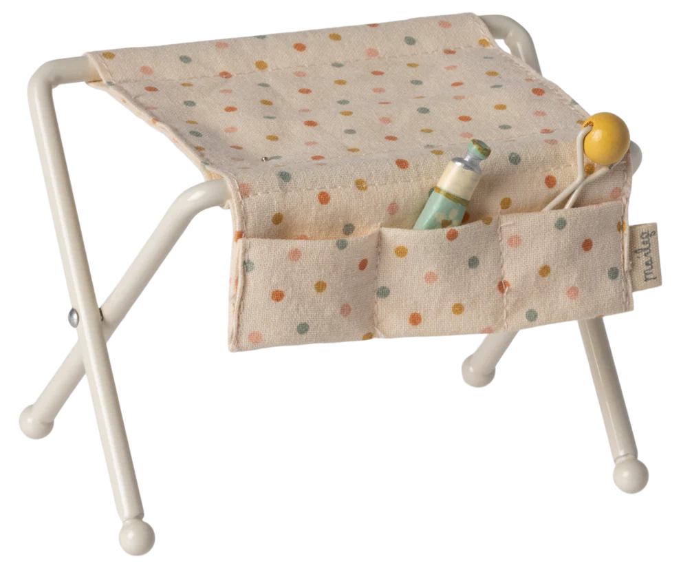Maileg - Verzorgingstafel baby muis, off white.