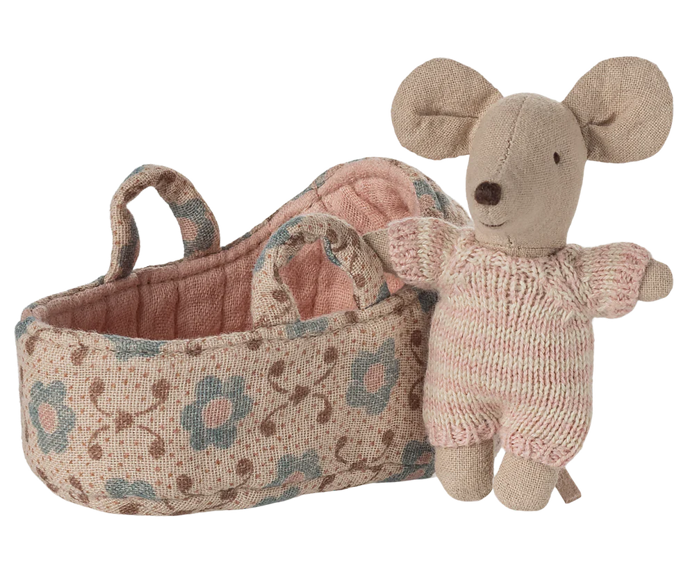 Baby muis in draagmand - Rose.