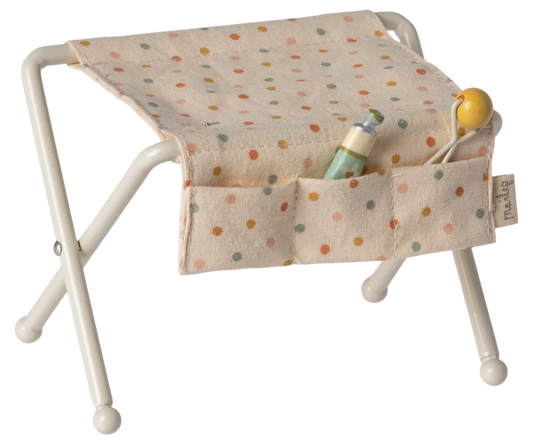 Maileg - Verzorgingstafel baby muis, off white.