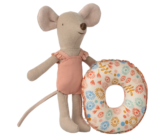 Maileg - kleine zus muis met zwemband.