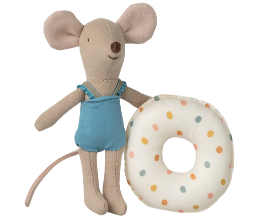 Maileg - kleine zus muis met zwemband.