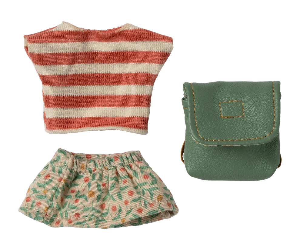 Maileg - Kleding set met rugtas - Groen - Grote zus muis. Verwacht mei