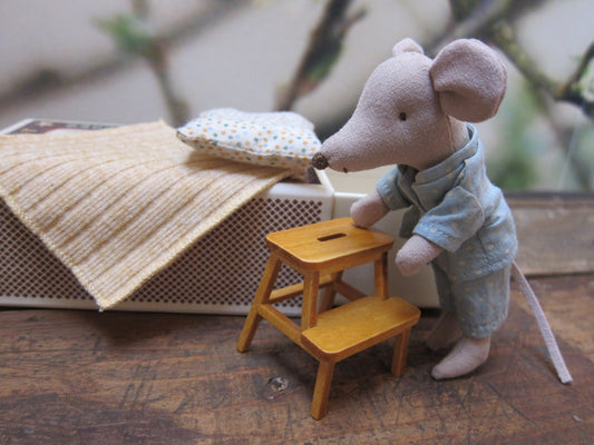 Houten opstapkrukje.