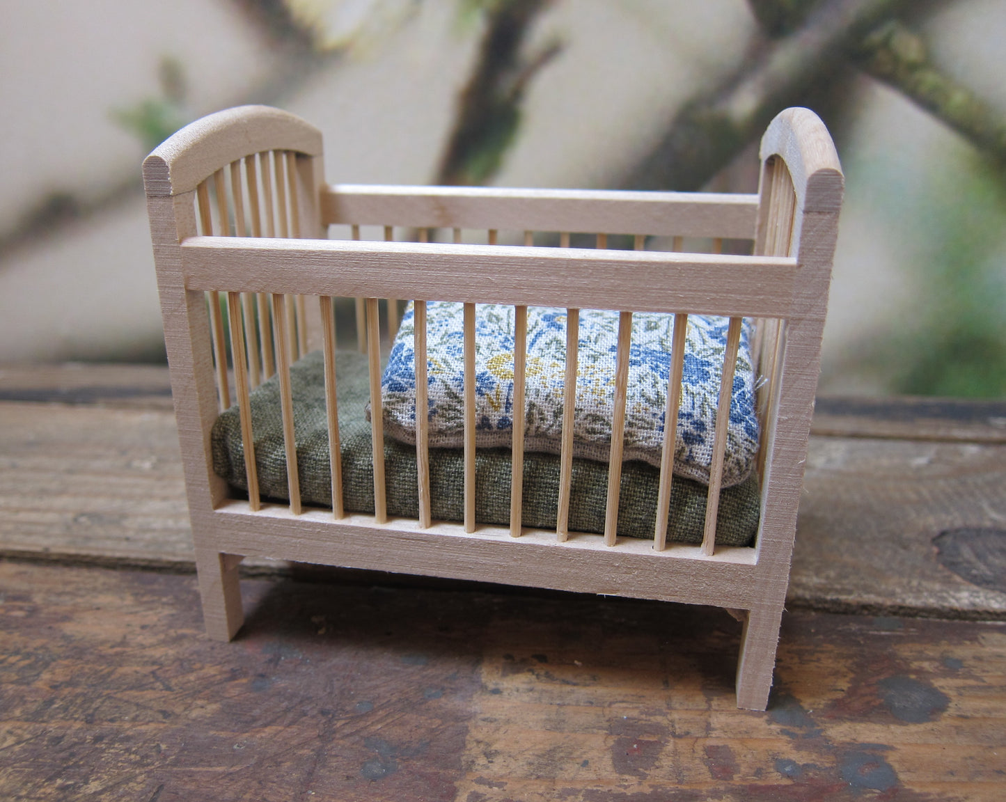 Snipsels - Houten kinderbedje.